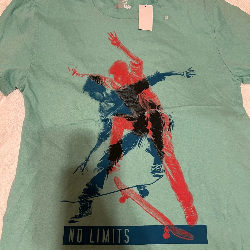 Energetic Green Short Sleeve Tee with Dynamic Design